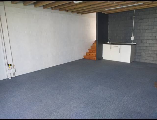 84M² OFFICE RENTED IN FAIRVIEW